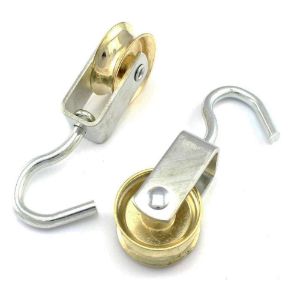 Immagine di CARRUCOLA OTTONATA CON GANCIO 40 MM CONFEZIONE 2 PZ