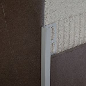 Immagine di PROFILO ANGOLARE QUADRO ALLUMINIO ANODIZZATO ARGENTO SP. 10 MM L.270 CM COD. ZQAN/10